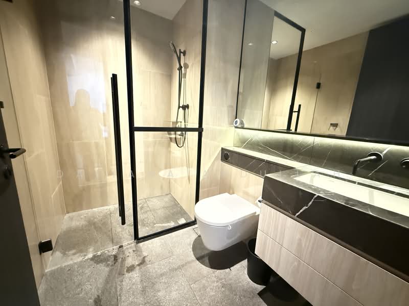 The Hyde, 11 Balmoral Road, 2 Bedrooms, 818 sqft, Condominium For Rent, by Daliana Abdullah, 500070662 - Bathroom - PropertyGuru.com.sg