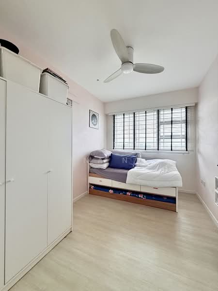 890B Woodlands Drive 50 HDB Flat For Sale at S$ 668,000 | PropertyGuru Singapore - Bedroom