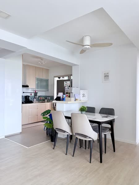 890B Woodlands Drive 50 HDB Flat For Sale at S$ 668,000 | PropertyGuru Singapore - Kitchen