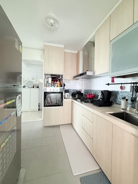 890B Woodlands Drive 50 HDB Flat For Sale at S$ 668,000 | PropertyGuru Singapore - Kitchen
