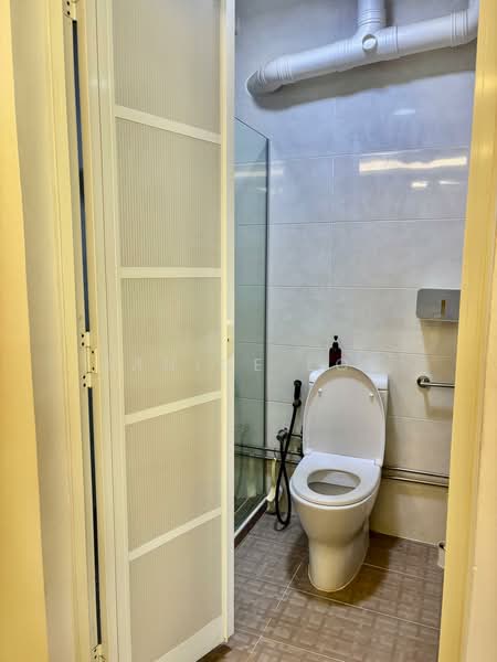 286B Toh Guan Road HDB Flat For Sale at S$ 1,180,000 | PropertyGuru Singapore - Bathroom