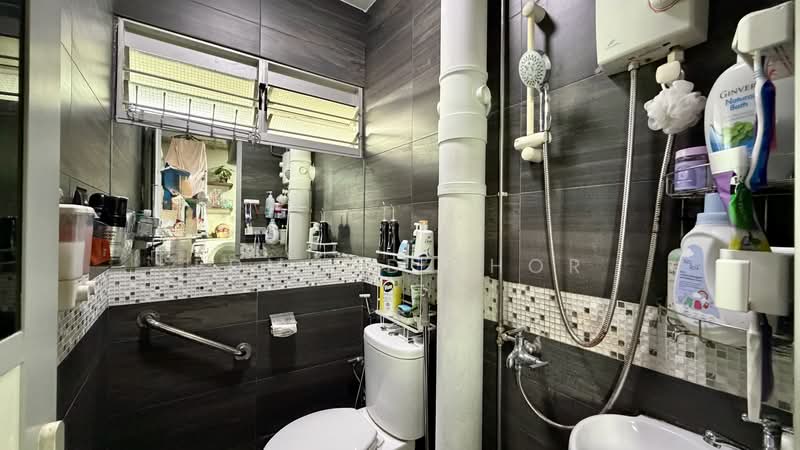 105 Bedok North Avenue 4, 105 Bedok North Avenue 4, 2 Bedrooms, 883 sqft, HDB Flat For Sale, by Edmund Thor, 500070680 - Bathroom - PropertyGuru.com.sg