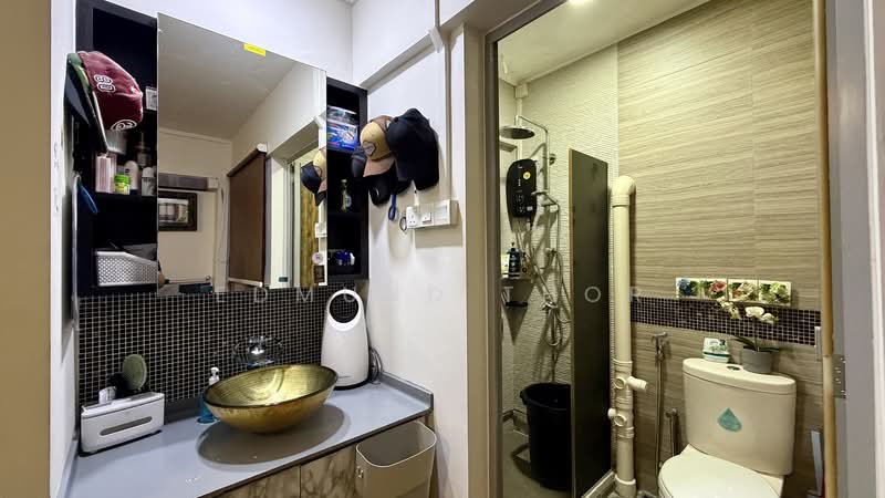 105 Bedok North Avenue 4, 105 Bedok North Avenue 4, 2 Bedrooms, 883 sqft, HDB Flat For Sale, by Edmund Thor, 500070680 - Master Bathroom - PropertyGuru.com.sg