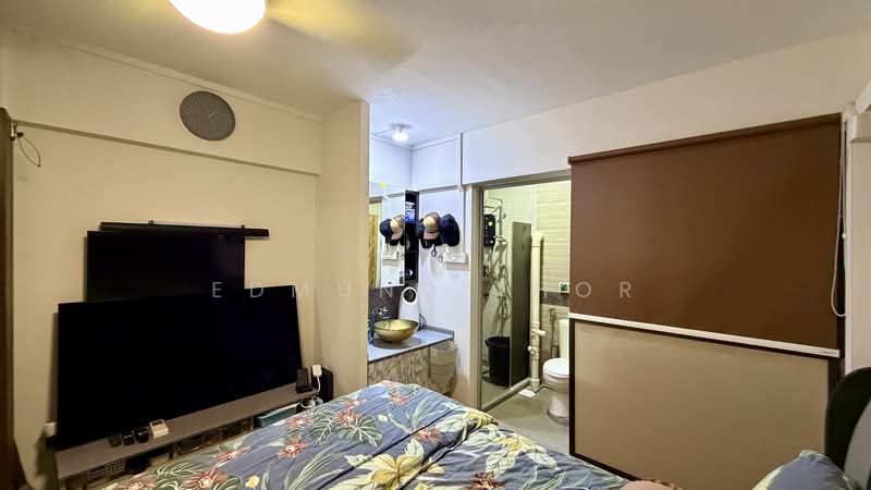105 Bedok North Avenue 4, 105 Bedok North Avenue 4, 2 Bedrooms, 883 sqft, HDB Flat For Sale, by Edmund Thor, 500070680 - Master bedroom - PropertyGuru.com.sg