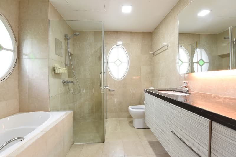 Gentle Villas, Gentle Drive, 5 Bedrooms, 3,683 sqft, Semi-Detached House For Rent, by Daniel Wang, 500070682 - Bathroom - PropertyGuru.com.sg