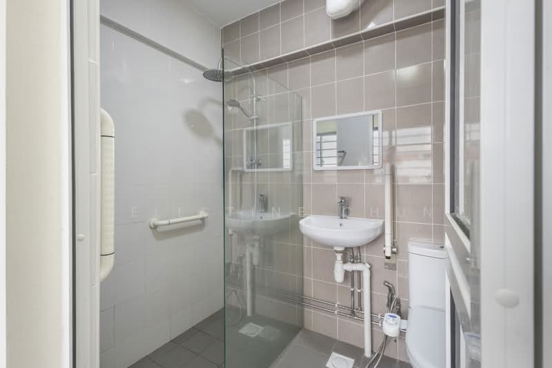 431 Tampines Street 41 HDB Flat For Sale at S$ 948,888 | PropertyGuru Singapore - Bathroom