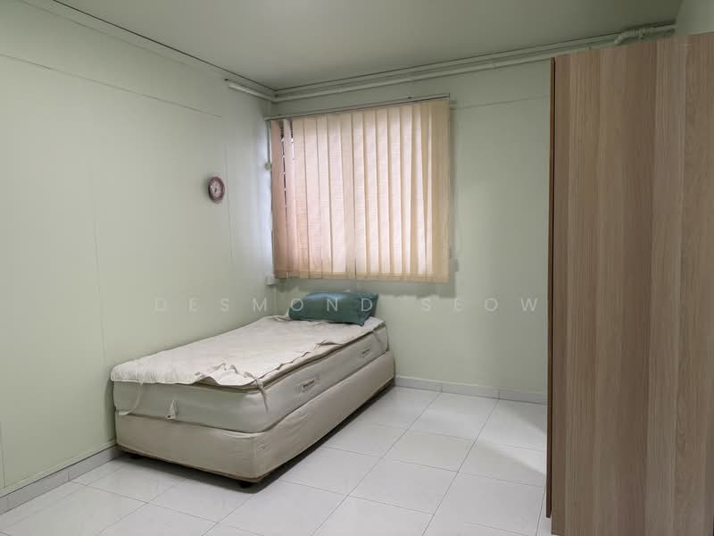 731 Jurong West Street 72 HDB Flat For Sale at S$ 518,000 | PropertyGuru Singapore - Bedroom