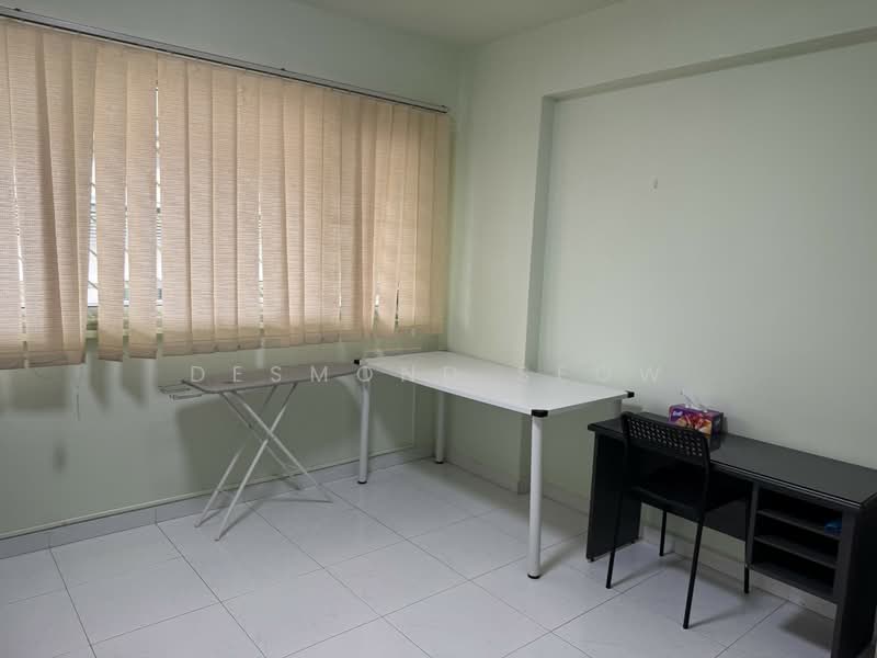 731 Jurong West Street 72 HDB Flat For Sale at S$ 518,000 | PropertyGuru Singapore - Study