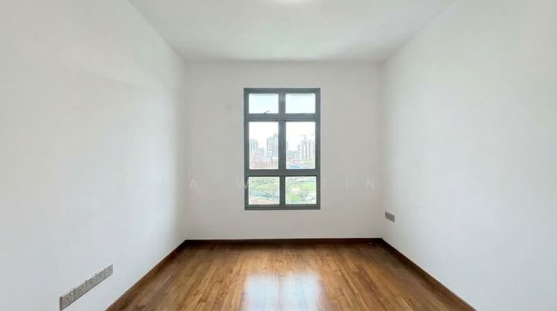 32 Margaret Drive HDB Flat For Sale at S$ 900,000 | PropertyGuru Singapore - Master Bedroom