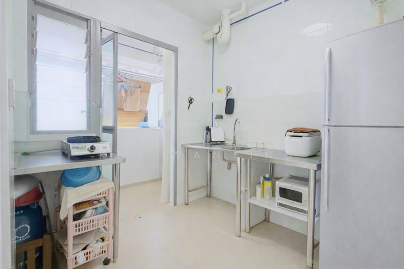 32 Margaret Drive HDB Flat For Sale at S$ 900,000 | PropertyGuru Singapore - Kitchen