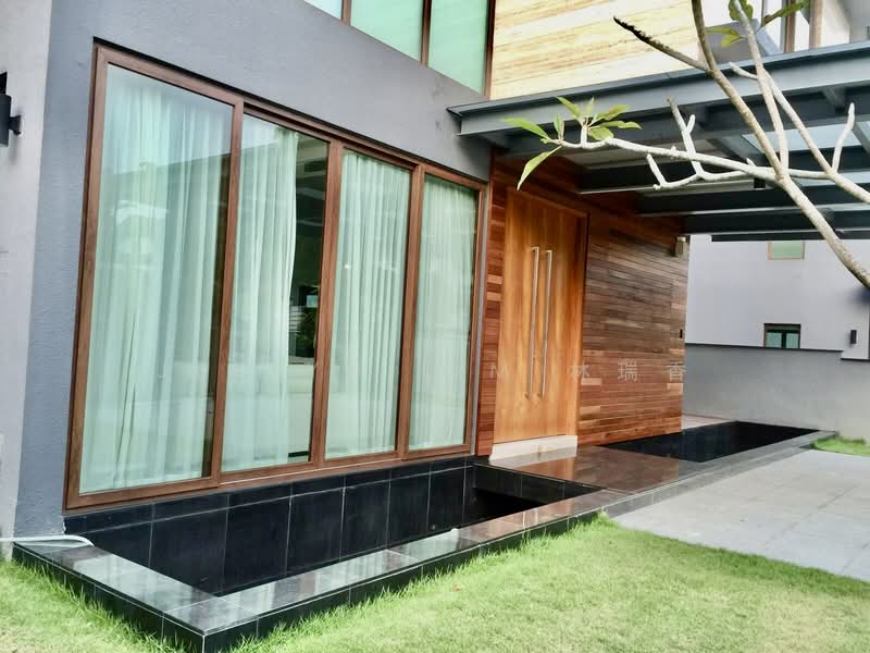 Beautiful Bungalow with Pool surrounded by greenery, , 6 Bedrooms, 9,101 sqft, Bungalow House For Rent, by Jeslyn Lim 林瑞香, 500070694 - Exterior - PropertyGuru.com.sg