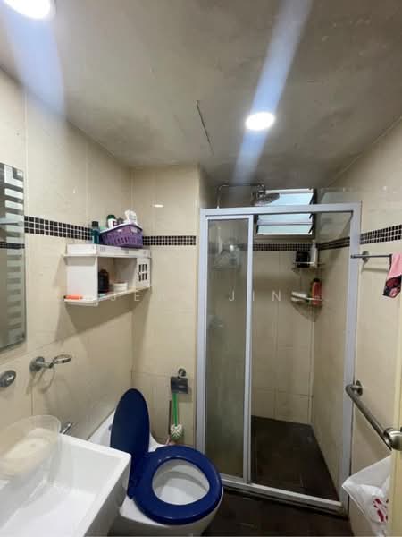 Orchid Park Condominium Condominium For Sale at S$ 1,250,000 | PropertyGuru Singapore - Common Bathroom