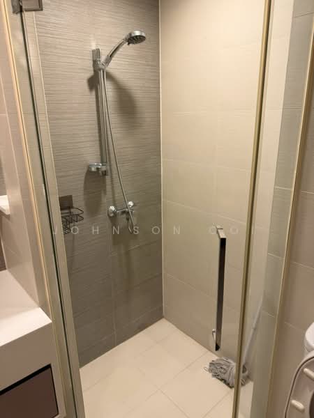 H2O Residences Condominium For Sale at S$ 1,300,000 | PropertyGuru Singapore - Bathroom