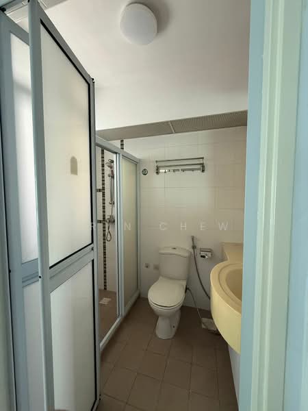 411A Fernvale Road, 411A Fernvale Road, 3 Bedrooms, 1,023 sqft, HDB Flat For Rent, by Erin Chew, 500070703 - Bathroom - PropertyGuru.com.sg