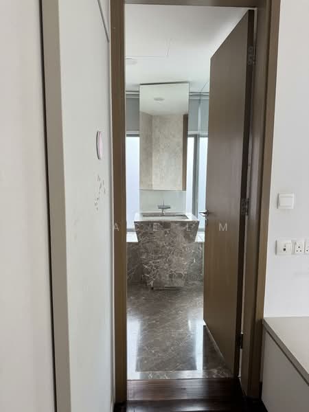 Starlight Suites Condominium For Sale at S$ 4,380,000 | PropertyGuru Singapore - Bathroom