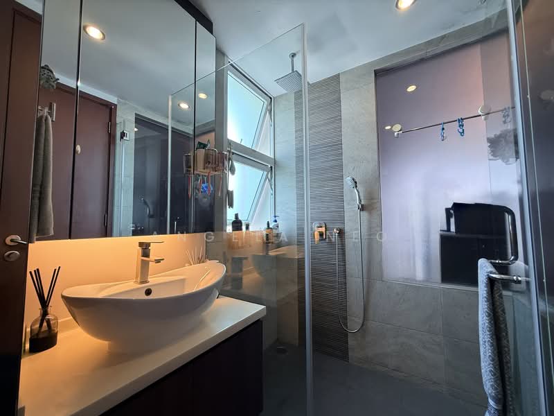 Edelweiss Park Condo Condominium For Sale at S$ 2,680,000 | PropertyGuru Singapore - Master Bathroom
