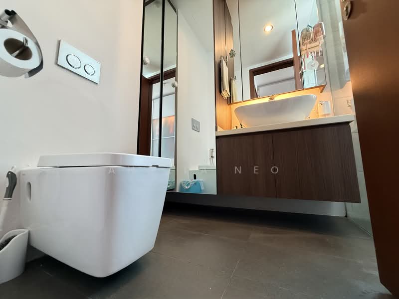 Edelweiss Park Condo Condominium For Sale at S$ 2,680,000 | PropertyGuru Singapore - Common Bathroom