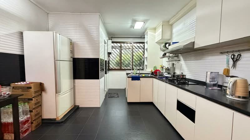 118 Teck Whye Lane HDB Flat For Sale at S$ 650,000 | PropertyGuru Singapore - Kitchen
