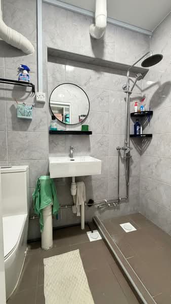 118 Teck Whye Lane HDB Flat For Sale at S$ 650,000 | PropertyGuru Singapore - Bathroom