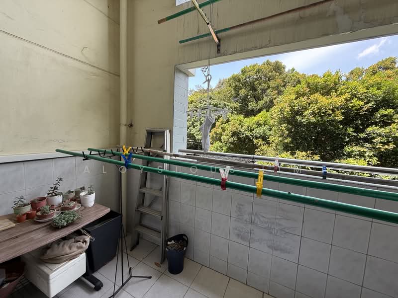 906 Jurong West Street 91 HDB Flat For Sale at S$ 755,000 | PropertyGuru Singapore - Balcony