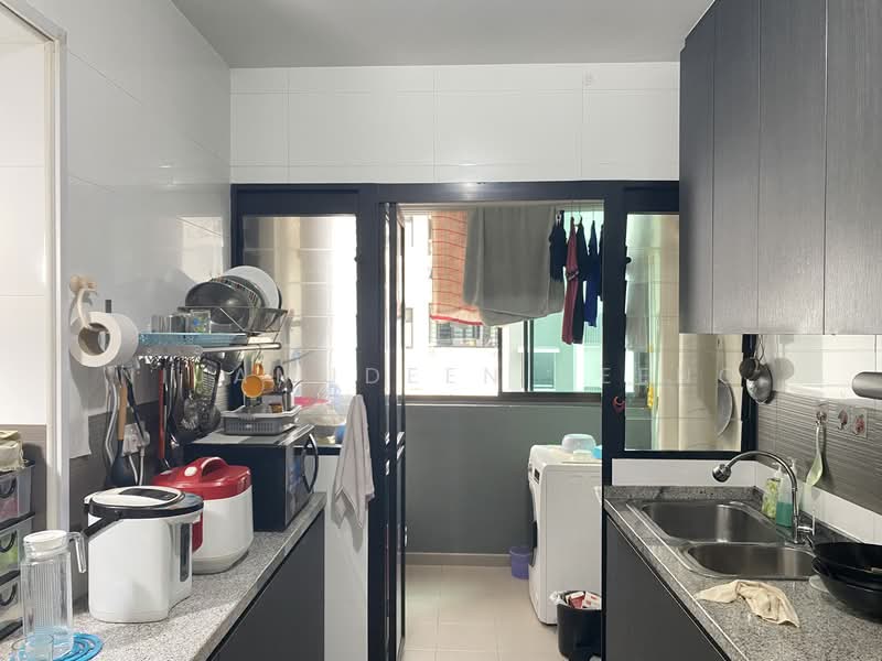 808C Choa Chu Kang Avenue 1 HDB Flat For Sale at S$ 569,999 | PropertyGuru Singapore - Kitchen