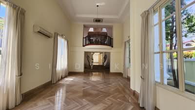 For Rent - Holland Grove