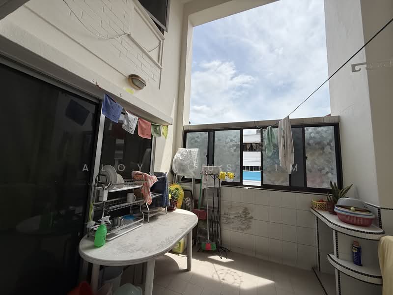 714 Jurong West Street 71 HDB Flat For Sale at S$ 928,000 | PropertyGuru Singapore - Balcony