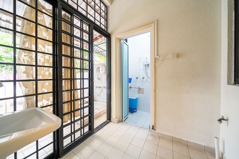 Bedok Ria Crescent Terraced House For Sale at S$ 4,388,000 | PropertyGuru Singapore - Bathroom
