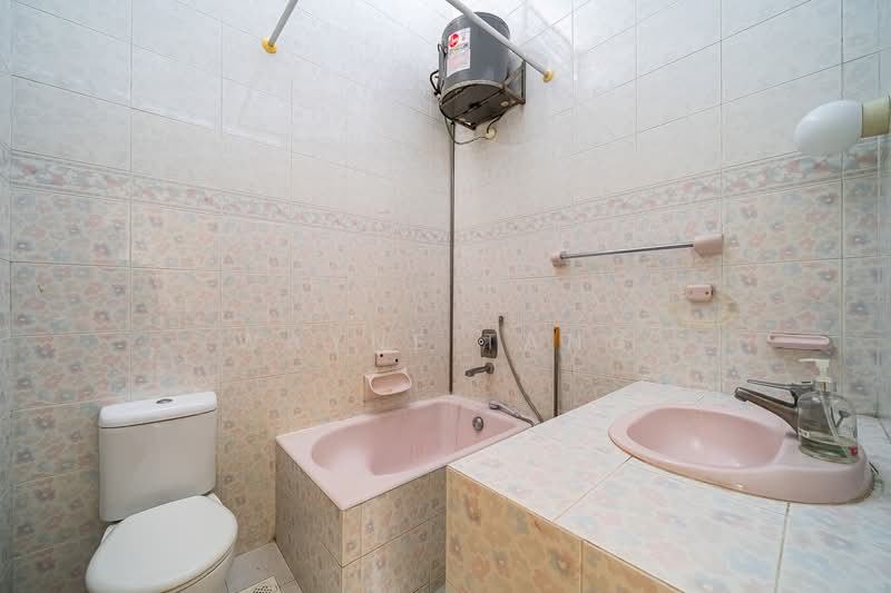 Bedok Ria Crescent Terraced House For Sale at S$ 4,388,000 | PropertyGuru Singapore - Bathroom
