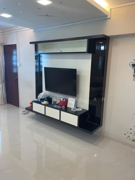 163 Tampines Street 12 HDB Flat For Sale at S$ 680,000 | PropertyGuru Singapore - Living Room