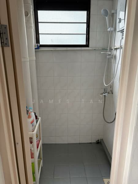 169 Lorong 1 Toa Payoh, 169 Lorong 1 Toa Payoh, 2 Bedrooms, 700 sqft, HDB Flat For Rent, by James Tan, 500070768 - Bathroom - PropertyGuru.com.sg