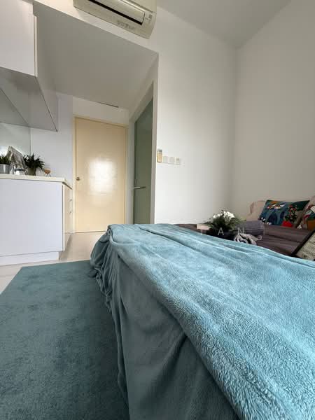 #1 Suites (One Suites) Condominium For Sale at S$ 1,000,500 | PropertyGuru Singapore - Bathroom on the right side