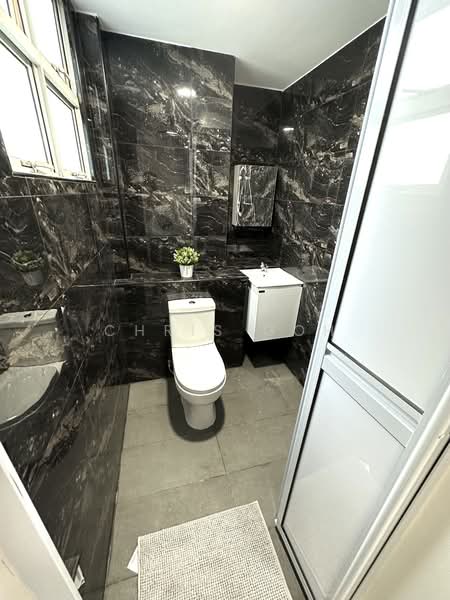 Northoaks Condominium For Sale at S$ 1,300,000 | PropertyGuru Singapore - Bathroom