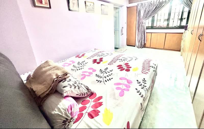 402 Jurong West Street 42 HDB Flat For Sale at S$ 620,000 | PropertyGuru Singapore - Bedroom