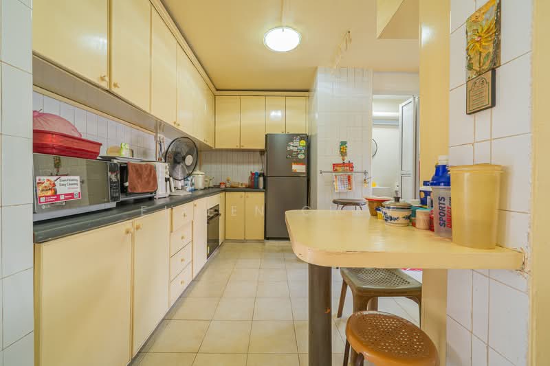 326 Yishun Ring Road HDB Flat For Sale at S$ 940,000 | PropertyGuru Singapore - Kitchen