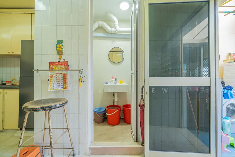 326 Yishun Ring Road HDB Flat For Sale at S$ 940,000 | PropertyGuru Singapore - Kitchen