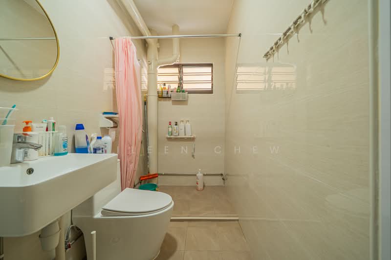326 Yishun Ring Road HDB Flat For Sale at S$ 940,000 | PropertyGuru Singapore - Bathroom