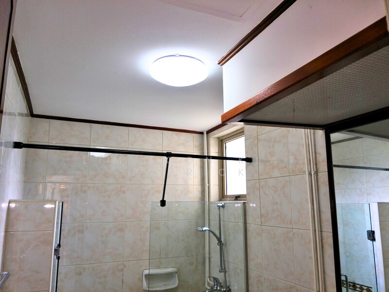 Costa Rhu Condominium For Sale at S$ 2,900,000 | PropertyGuru Singapore - Bathroom