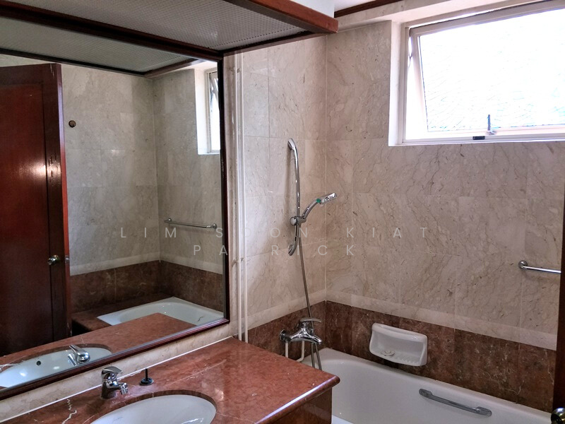 Costa Rhu Condominium For Sale at S$ 2,900,000 | PropertyGuru Singapore - Bathroom