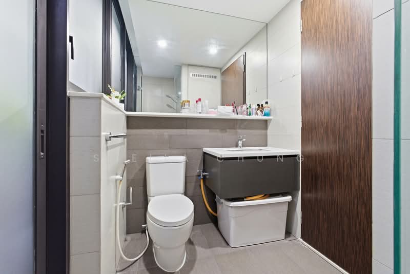 D'Nest Condominium For Sale at S$ 1,400,000 | PropertyGuru Singapore - Bathroom