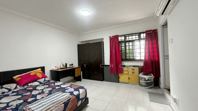 682A Jurong West Central 1 HDB Flat For Sale at S$ 699,000 | PropertyGuru Singapore - Bedroom