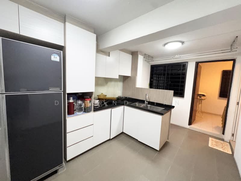 232 Lorong 8 Toa Payoh HDB Flat For Sale at S$ 340,000 | PropertyGuru Singapore - Kitchen
