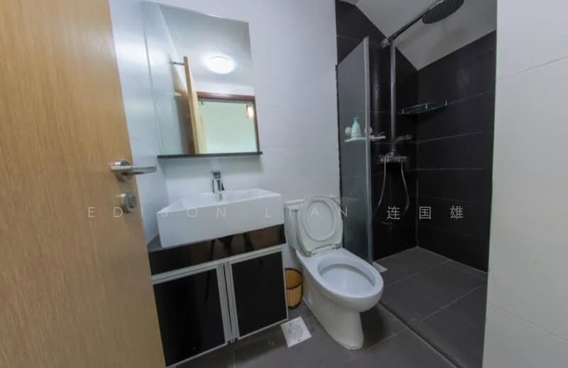 Suites @ Guillemard Apartment For Sale at S$ 1,280,000 | PropertyGuru Singapore - Bathroom