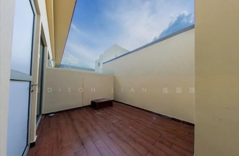 Suites @ Guillemard Apartment For Sale at S$ 1,280,000 | PropertyGuru Singapore - Balcony