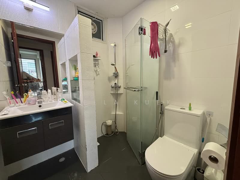 Park Green, 8 Rivervale Link, 4 Bedrooms, 1,530 sqft, Condominium For Rent, by Stella Kuek, 500070867 - Bathroom - PropertyGuru.com.sg