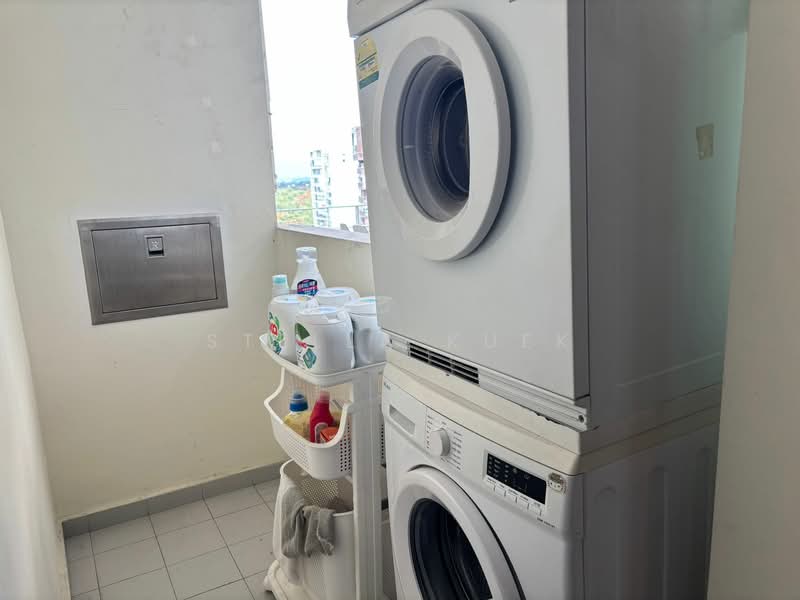 Park Green, 8 Rivervale Link, 4 Bedrooms, 1,530 sqft, Condominium For Rent, by Stella Kuek, 500070867 - Balcony - PropertyGuru.com.sg