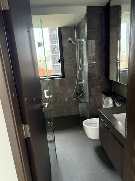 Tembusu Grand, 92 Jalan Tembusu, 4 Bedrooms, 1,432 sqft, Condominium For Rent, by Stanley Lim, 500070873 - Bathroom - PropertyGuru.com.sg