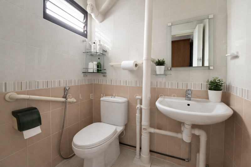 218 Ang Mo Kio Avenue 1 HDB Flat For Sale at S$ 408,888 | PropertyGuru Singapore - Bathroom