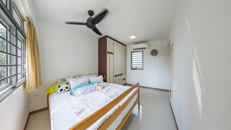 453A Bukit Batok West Avenue 6 HDB Flat For Sale at S$ 780,000 | PropertyGuru Singapore - Master bedroom (b)