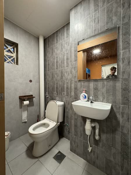 63 kampong bahru road, , 1,200 sqft, Shop / Shophouse For Rent, by Adora Valerie Tay, 500070890 - Bathroom - CommercialGuru.com.sg